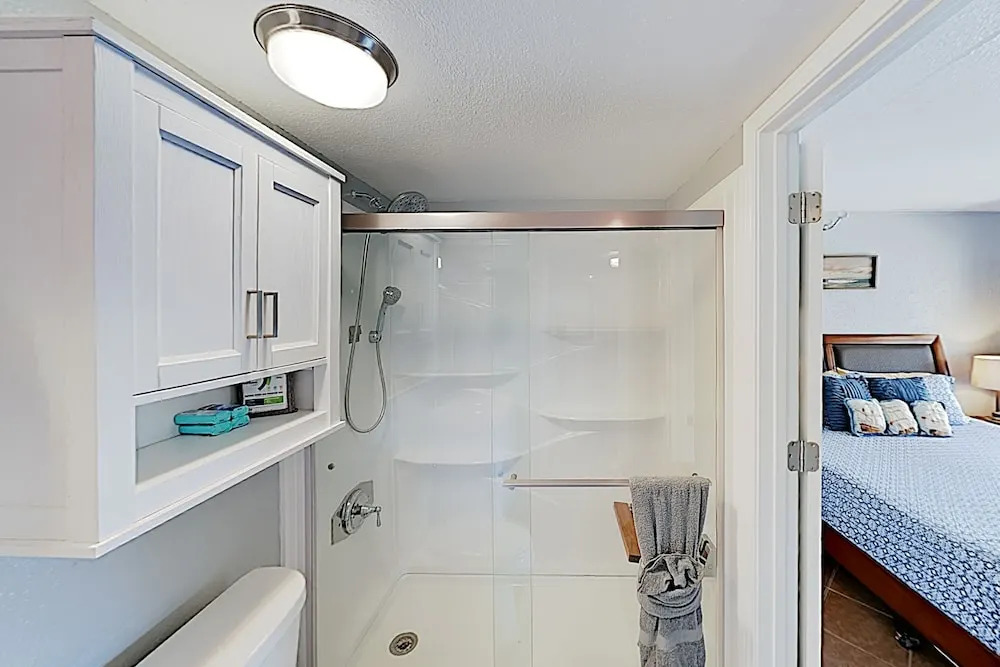 Landfall Tower W/ Balcony, Pool & Boat Slips 1 Bedroom Condo