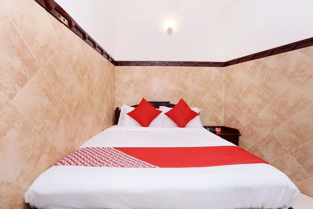 OYO 40141 Ascot Hotel