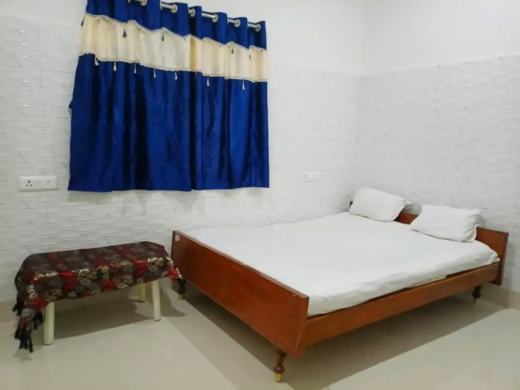 HOTEL SWASTIK "free pick up from station & airport"