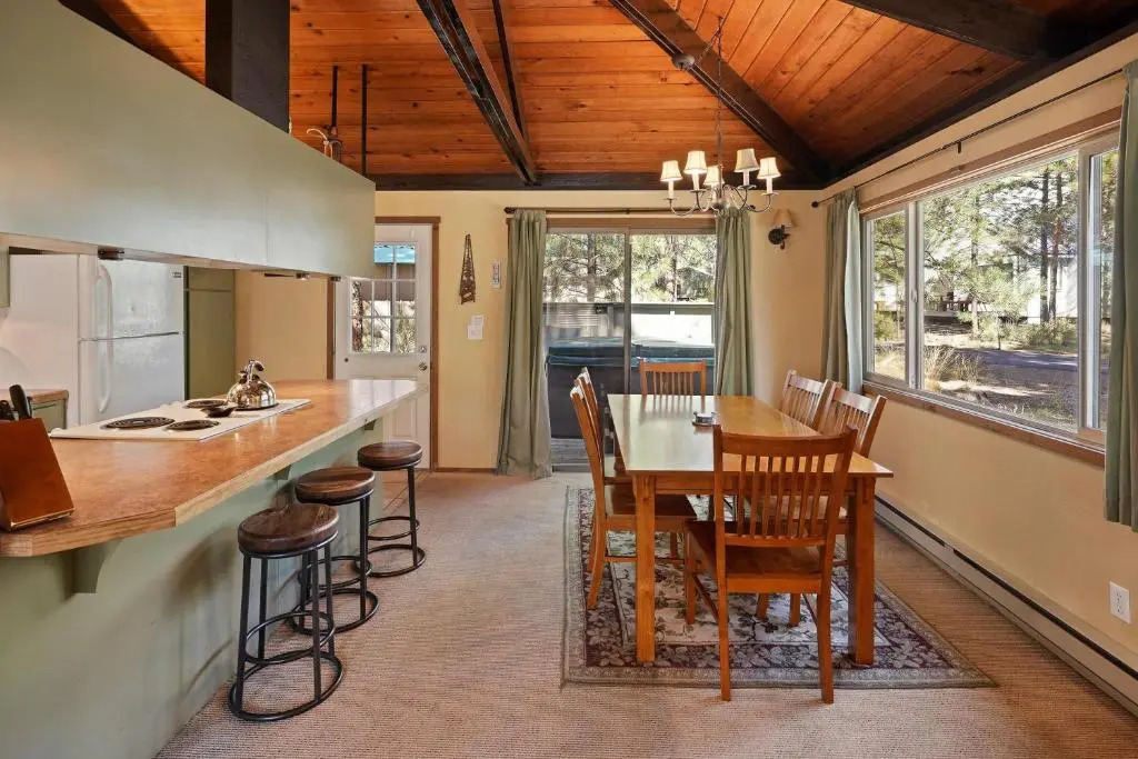7 Grizzly-AC-Hot Tub-2BR/2BA