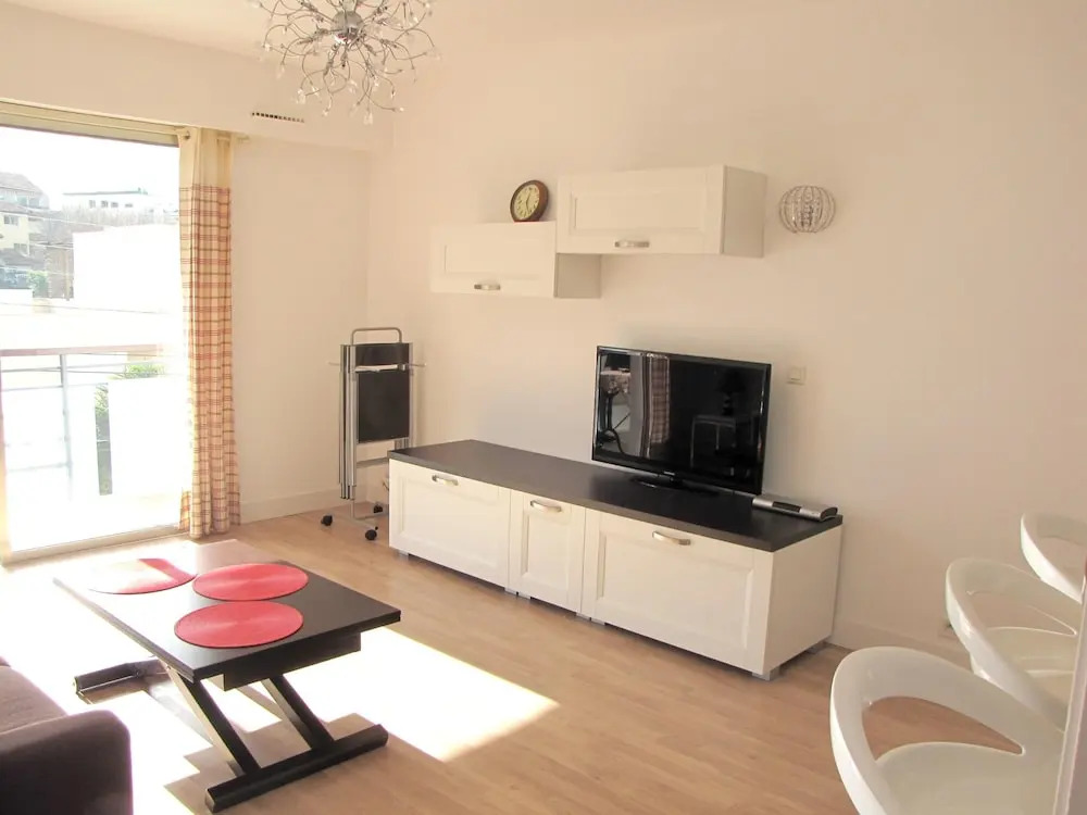 Apartment With one Bedroom in Antibes, With Enclosed Garden and Wifi - 250 m From the Beach