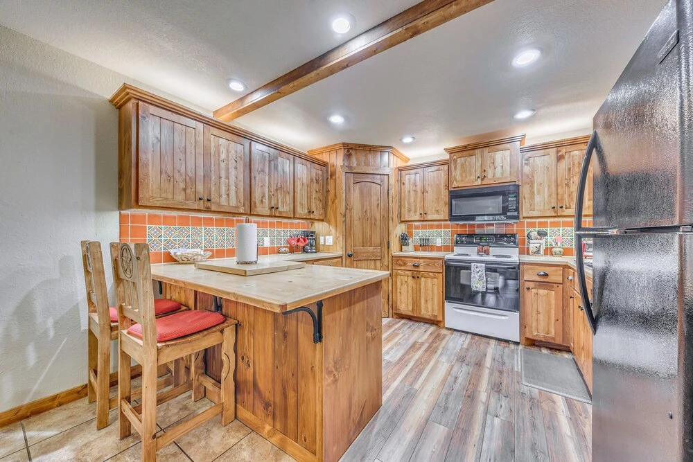 Ruidoso Condo w/ Hot Tub: Long Walk to Midtown!