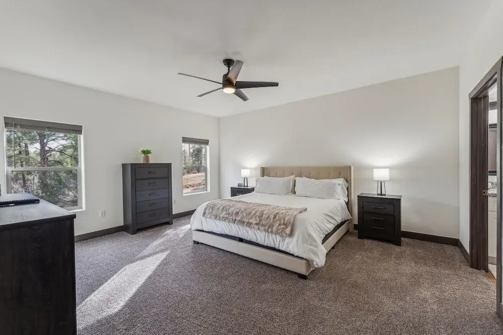 Scenic Golf Retreat With Modern Comforts & Fireplace 4 Bedroom Townhouse