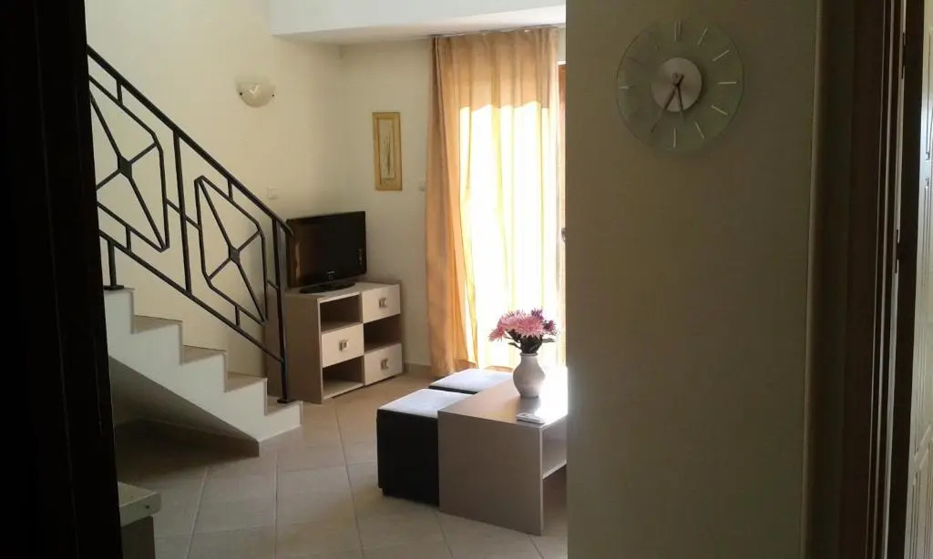 Summer Breeze Apartments