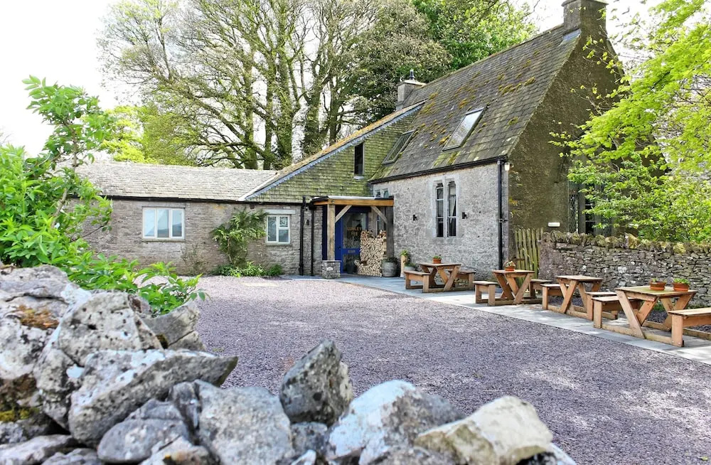 Lumely Fee Bunkhouse