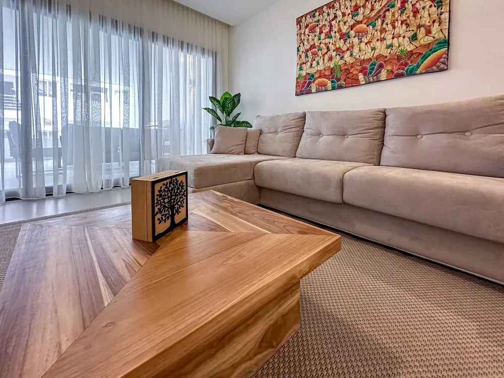 Gorgeous 2 BR Luxury Apartment