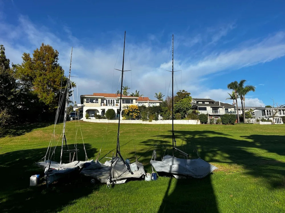 Waiake Beach Apartments