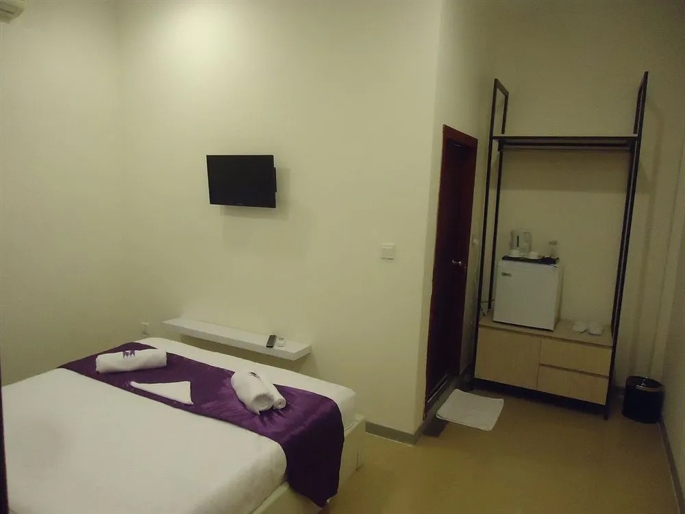 White Residence Hotel & Apartment