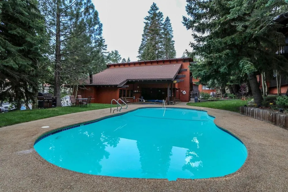 Mammoth West #129 - 3 Br Condo