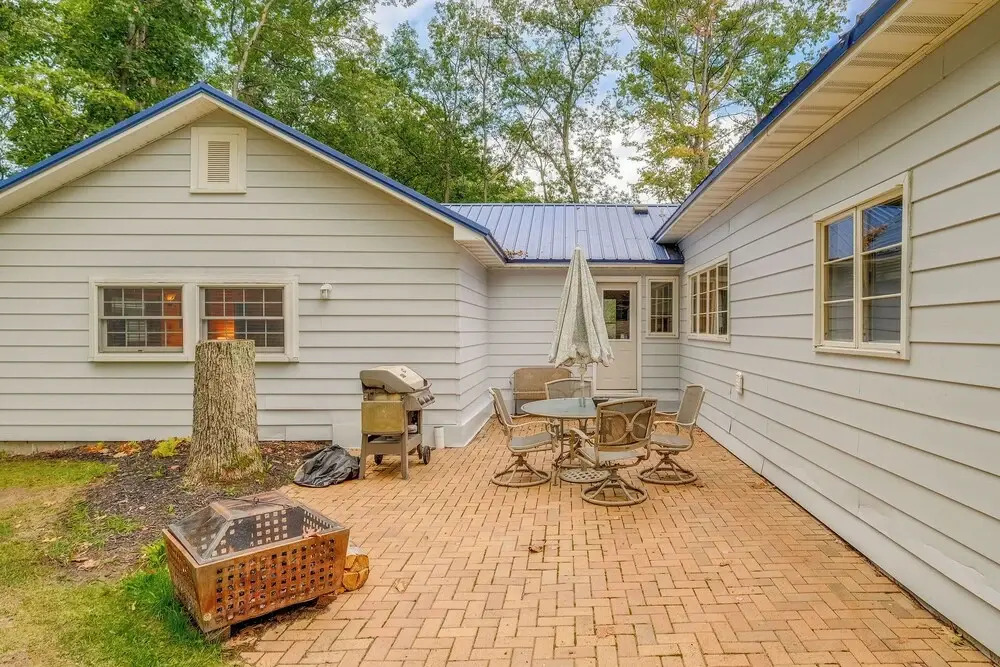 Rapid City Cottage w/ Patio Near Beach Access!