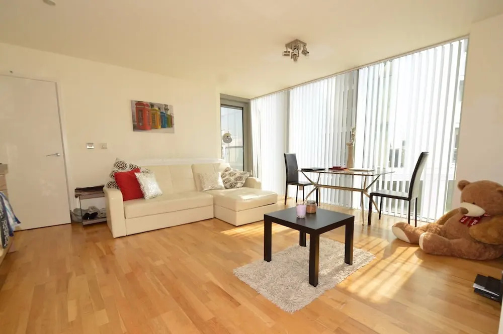 Modern 1 Bedroom in Greenwich