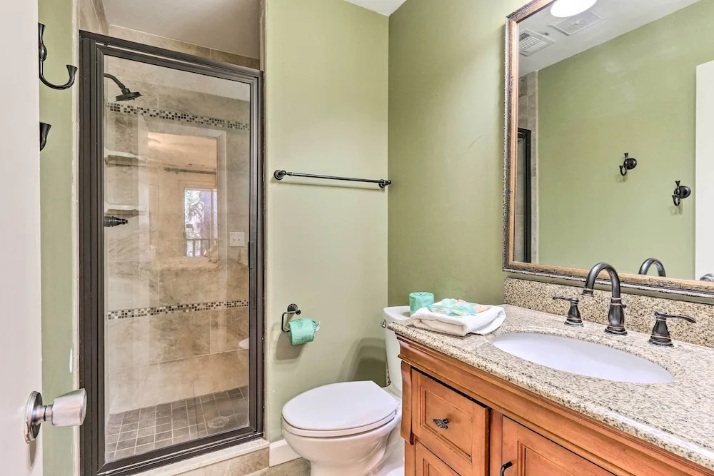 Vintage Hilton Head Island Condo: Steps to Beach!