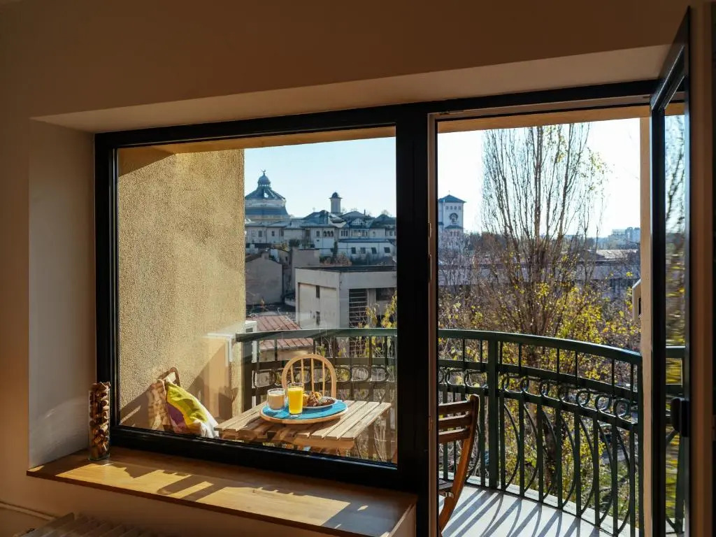 Central Modern Design Apartment