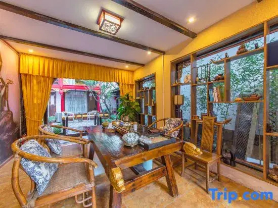 Blessed Harmony Hostel (Lijiang Old Town Mu's Mansion Branch)