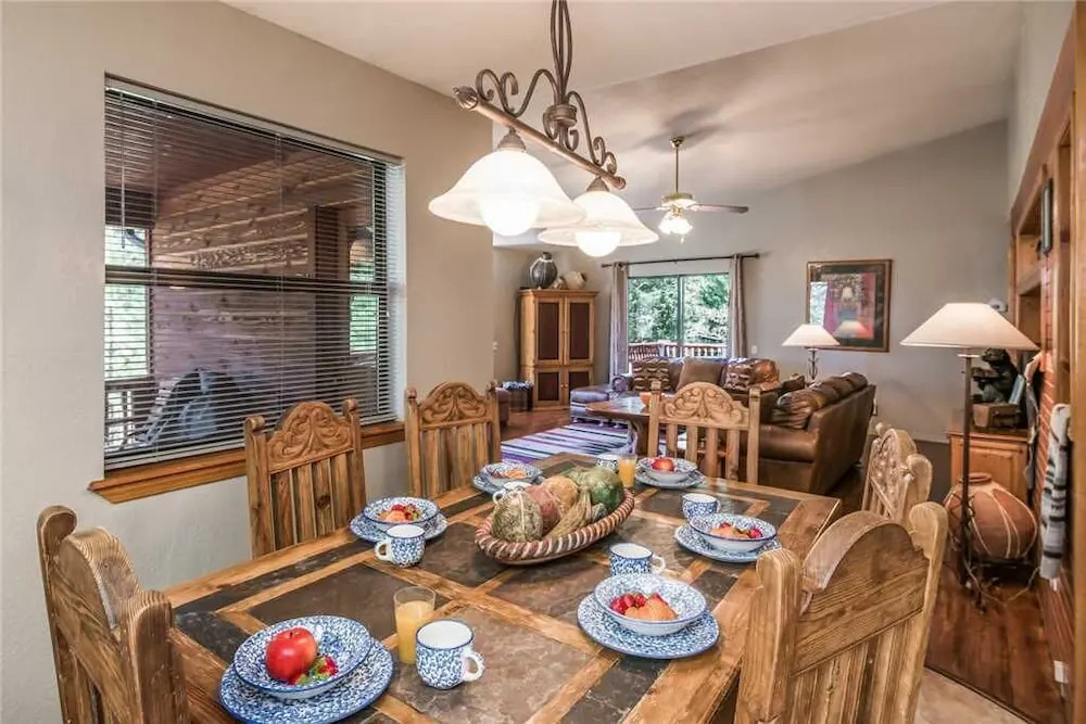Riverside House - Three Bedroom Cabin