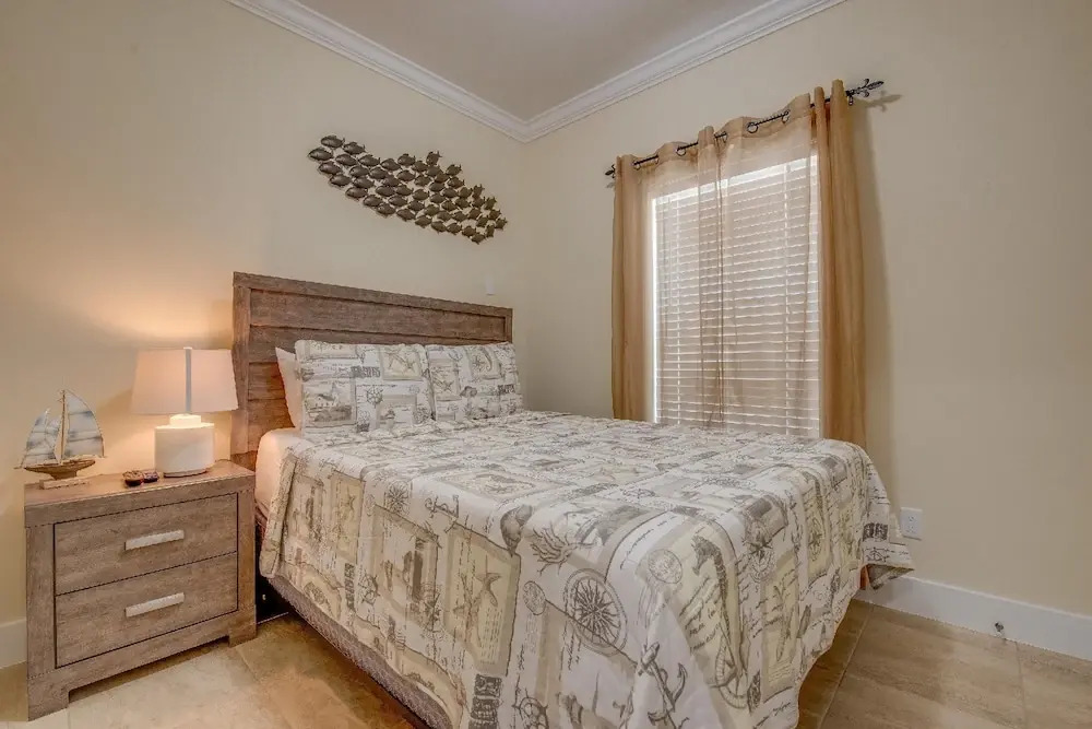 3 Beautiful 4 Bed 3 Bath Pool Home w Free Dock