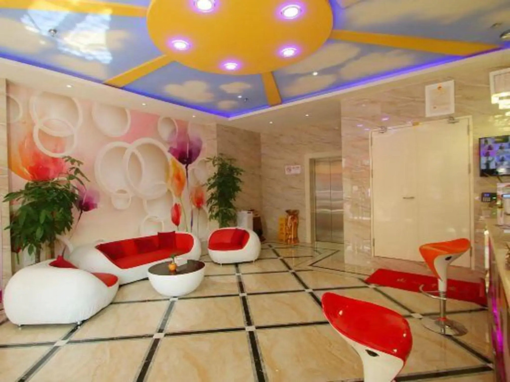 Light Stay·Noli Theme Hotel (Shanghai Fengxian Nanqiao Branch)