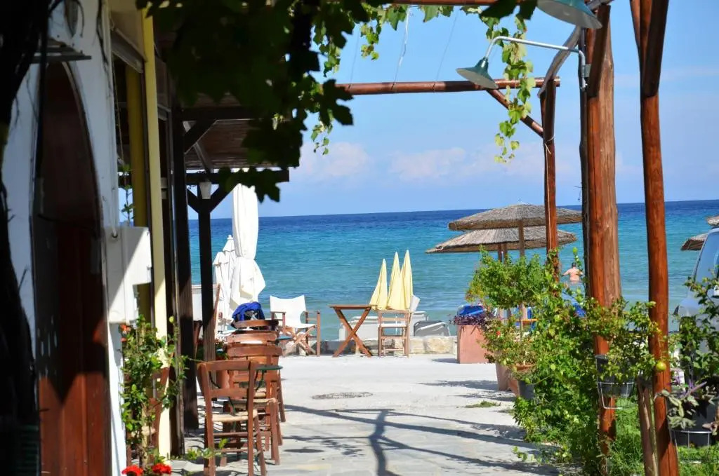Chrisi Akti Hotel