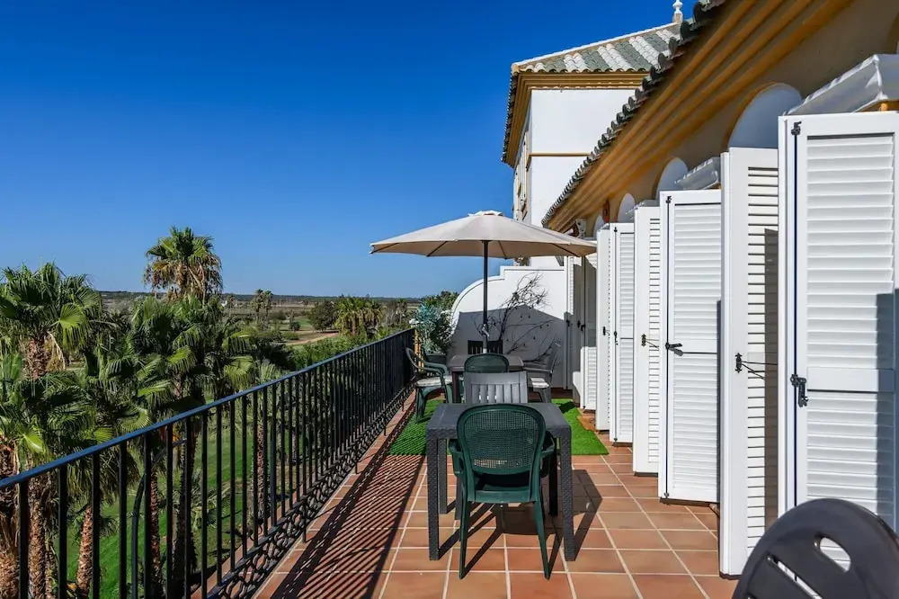 Ideal Apartment With Golf Course Views