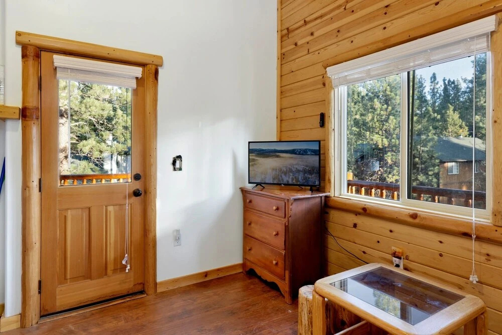 2070-five Bears Cabin 6 Bedroom Home by Redawning