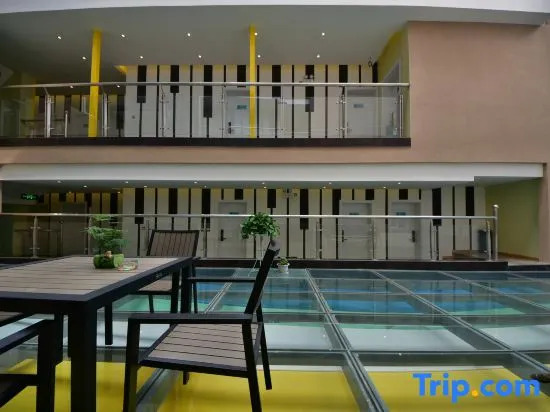 Yixin Theme Hotel