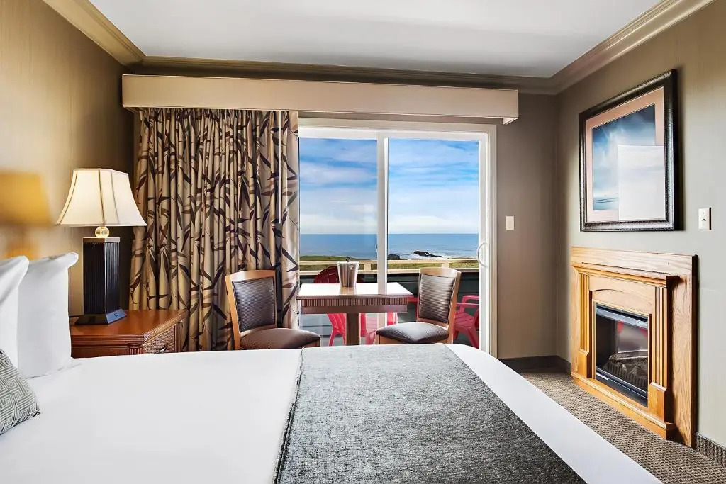 Surf and Sand Lodge