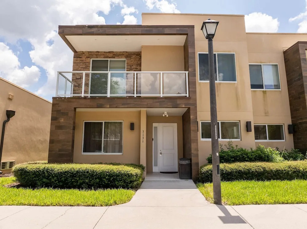 Modern Magic Village Home for 12 with Grill 3131