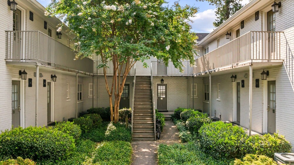 Brookwood Courtyard by BCA Furnished Apartments Bcc1b 08 H