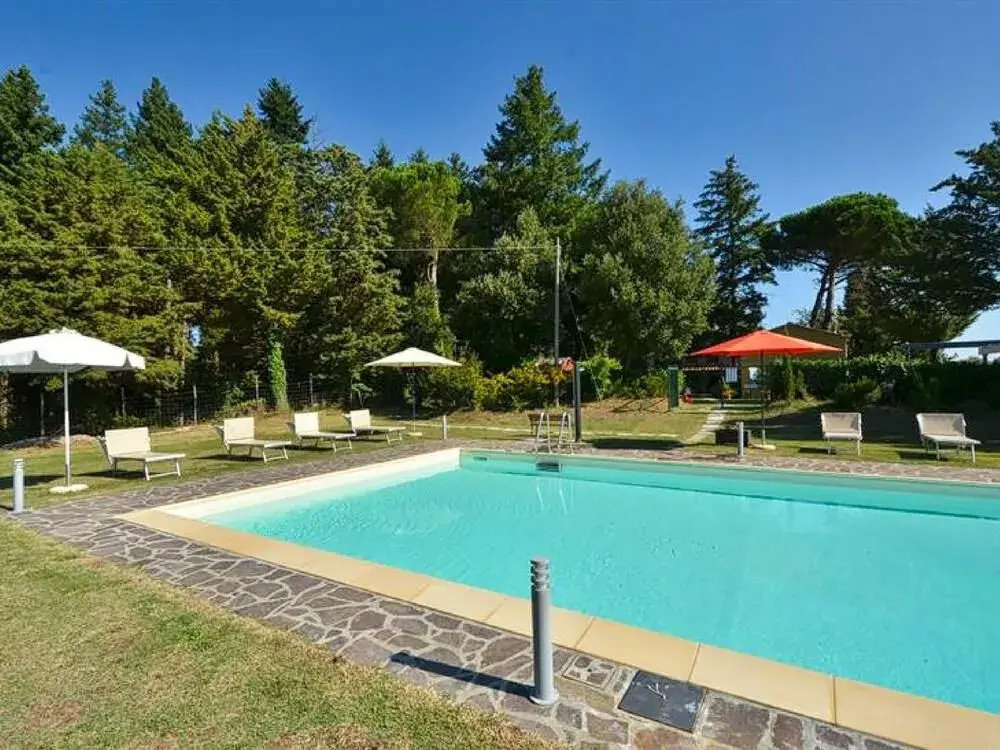 Cosy Holiday Home in Gaiole in Chianti with Swimming Pool