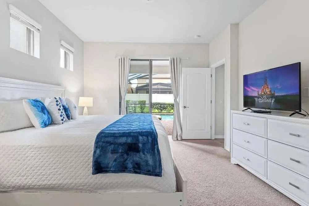 Pet Friendly Amazing 5 BR Sleeps 10
