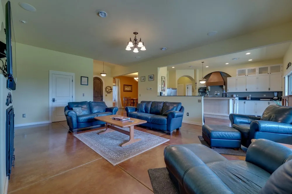 West Richland Home w/ Vineyard & Mountain Views!