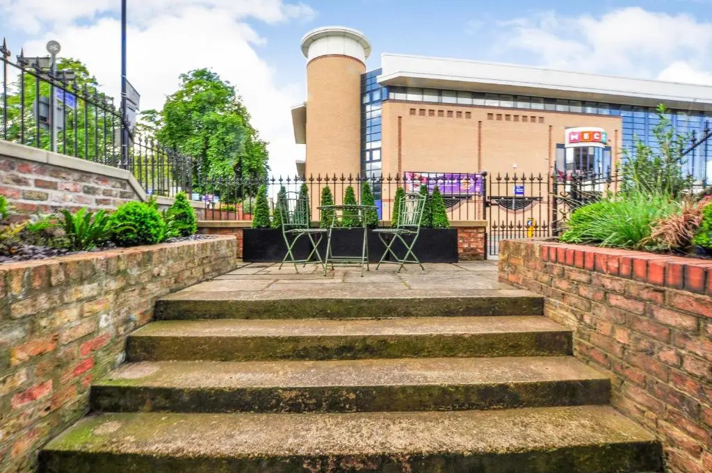 8 Blue Bridge- Elegant and Luxurious 1 Bedroom Apt- Free Parking