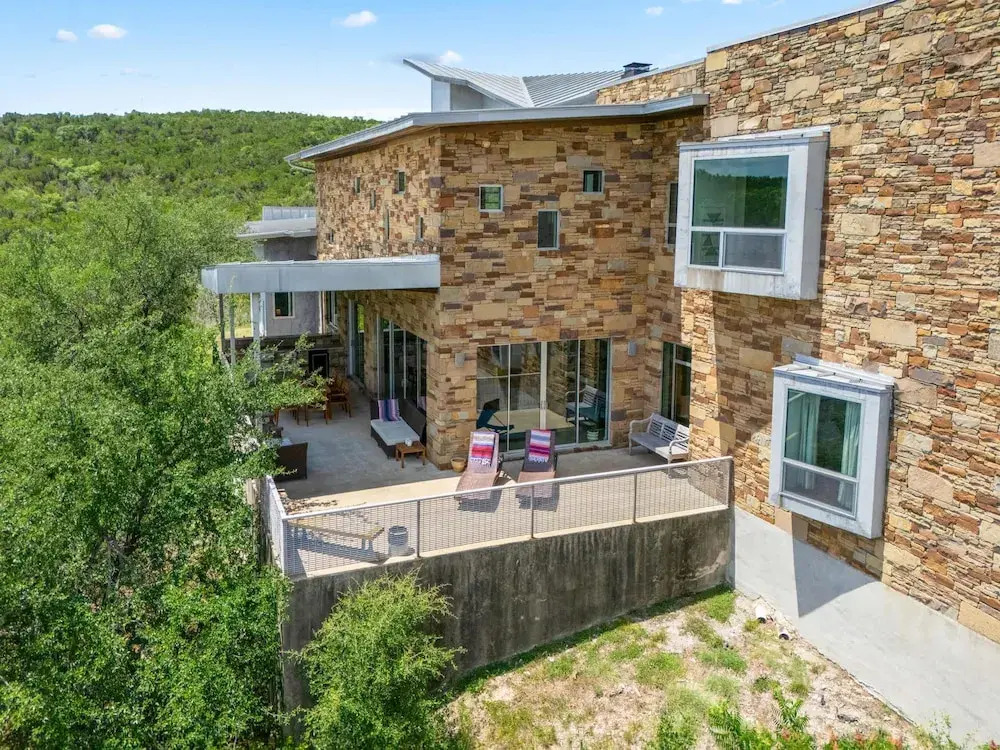 Luxury 4BR Hilltop Retreat With Scenic Views