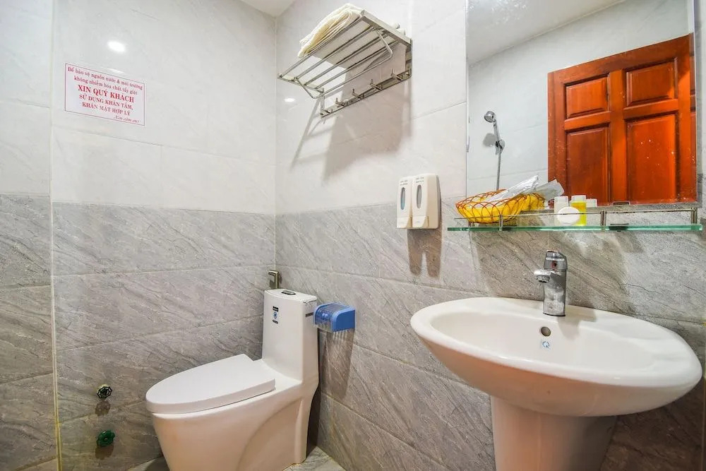 OYO 488 Hung Thu Hotel