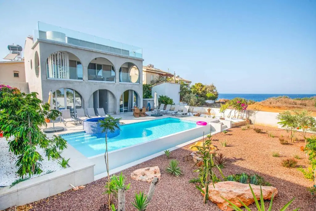 Protaras Art House Seviews