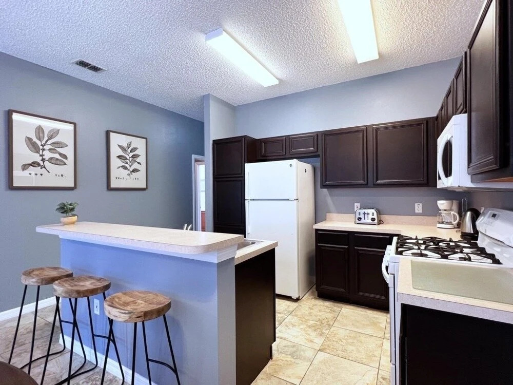 Lovely 4 Bed 3 Bath Pool Home With Spa-5330cvl 4 Bedroom Home by RedAwning