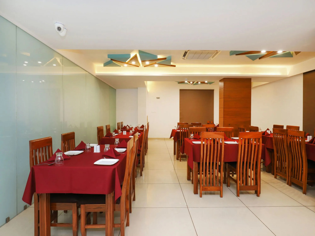 OYO 9687 Hotel Avista