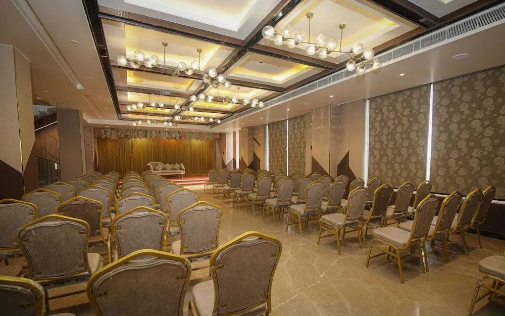 Dibakar Palace