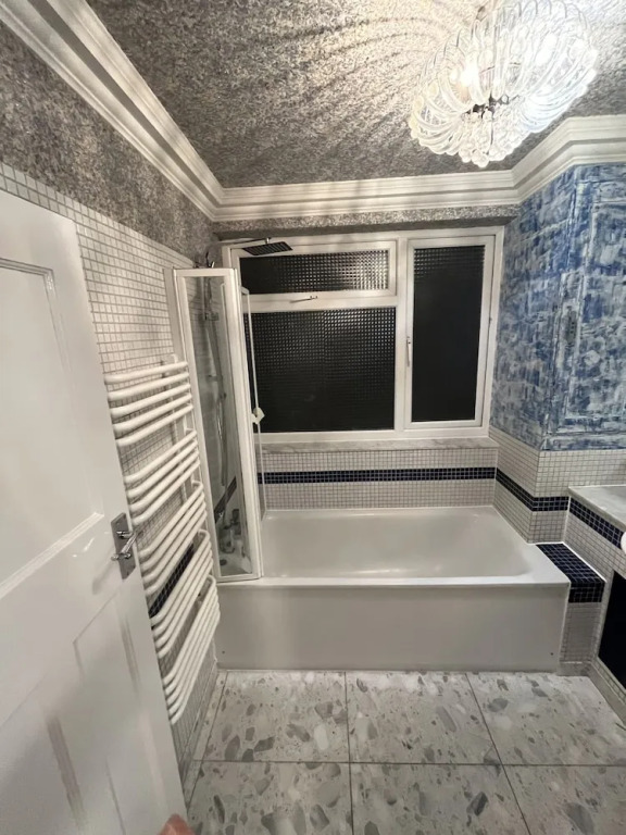 TJ Homes - Double room with Single Bed - 3 Min to Tube station - London