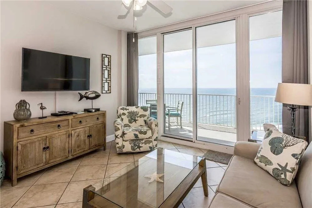Lighthouse 1202 - 1 Br condo by RedAwning