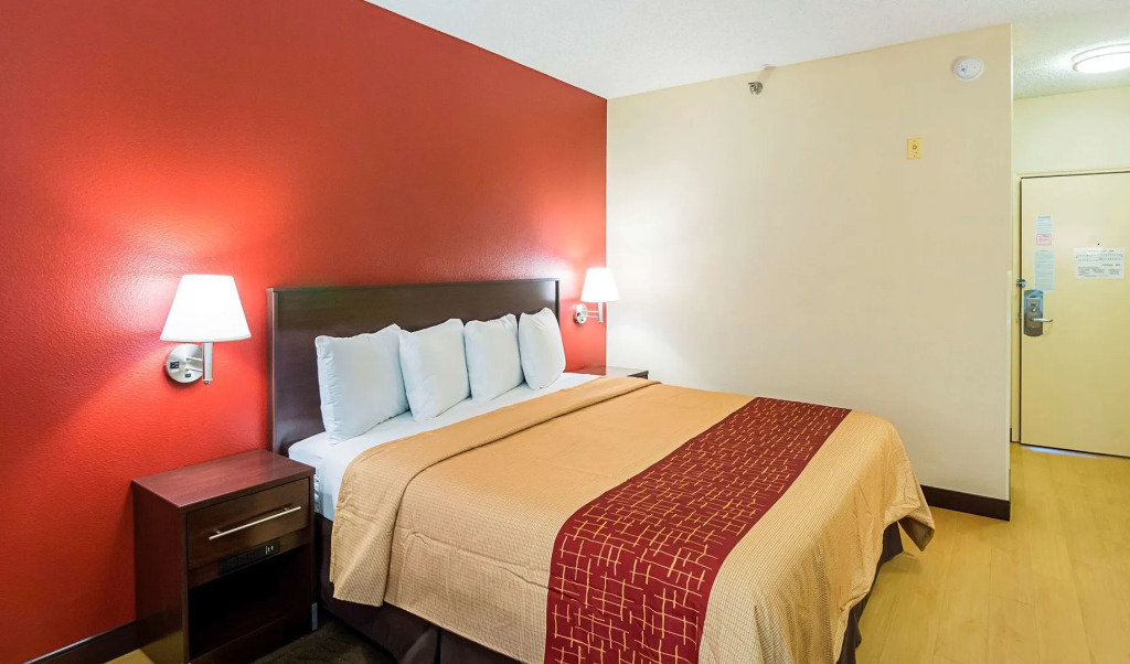 Red Roof Inn PLUS+ Phoenix West