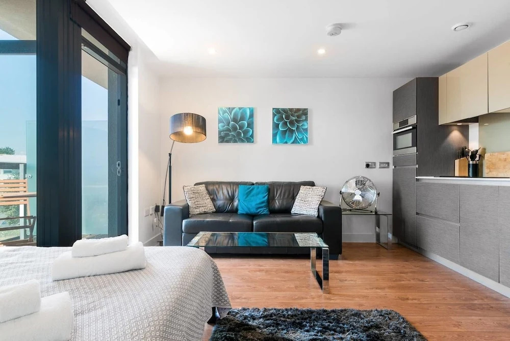 Lovely Studio W/balcony in Islington, 4 Guests