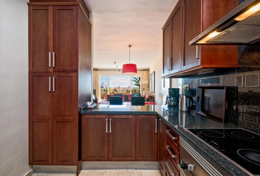 Malibu 6 -lux. 2BR Sea View Condo in Club la Costa