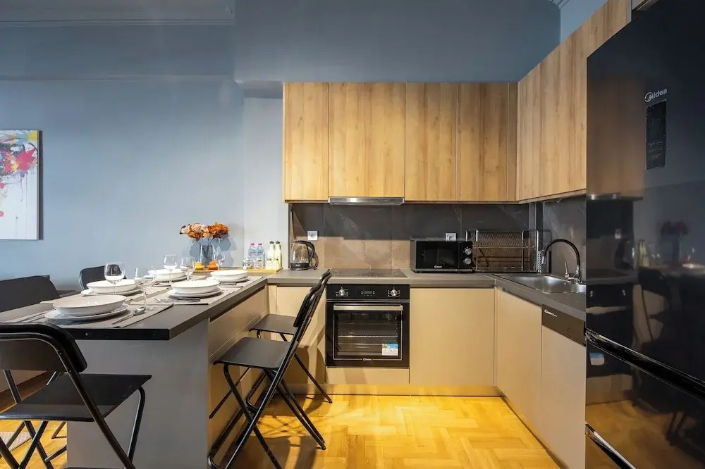 Zephyr 3-Bedroom Apartment in Athens