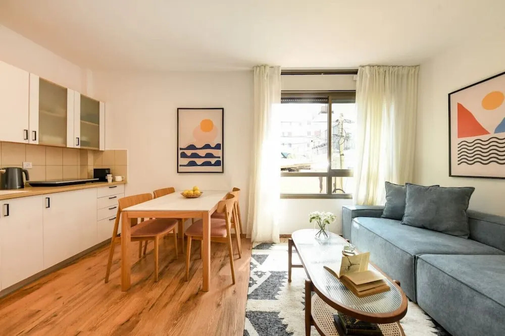 MAMAD - Pet-friendly 2BR Apt & Kitchen