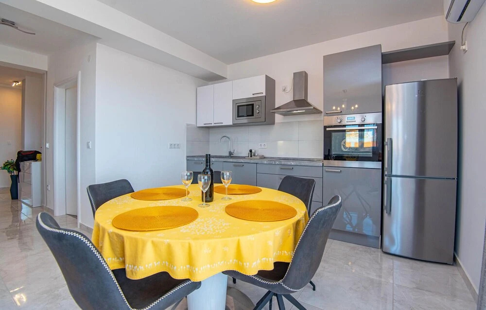 Stunning Apartment in Primosten With Wifi and 3 Bedrooms
