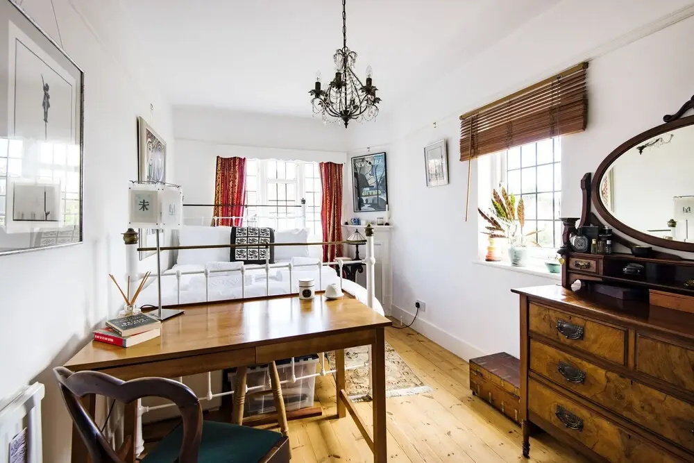 Vintage Twickenham Home By The River Thames