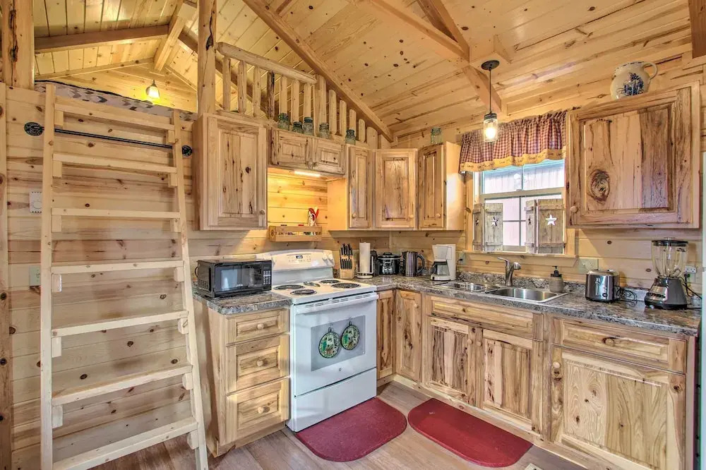 Cozy Augusta Cabin w/ Grill - Walk to Main St