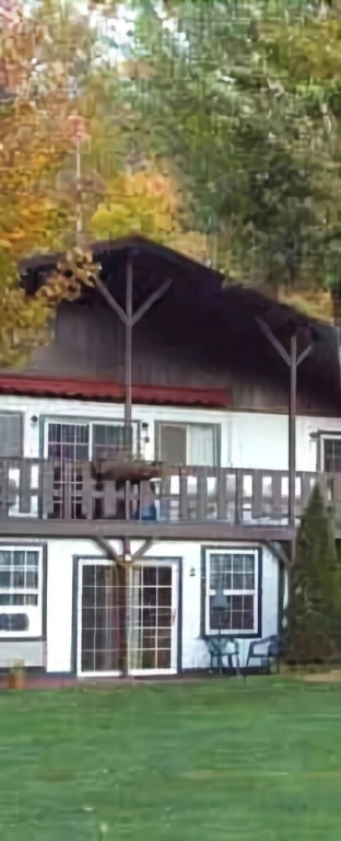 The Chalet Motel & Apts