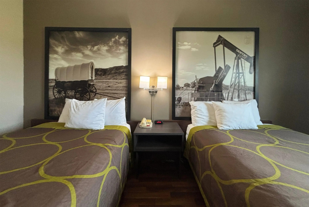 Super 8 by Wyndham Grayville
